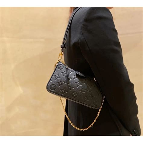 easy pouch on strap louis vuitton|louis vuitton easy bag strap.